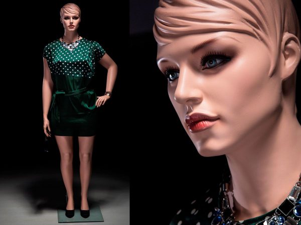 SDAVIS3  / Realistic Female Plus Size Mannequin